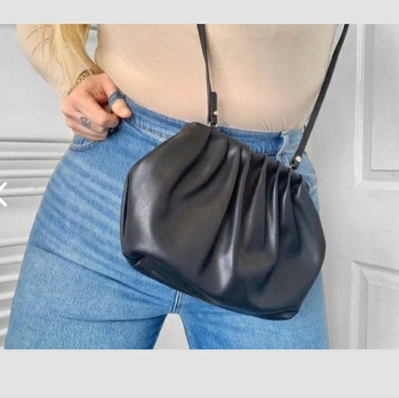 H&M soft shoulder bag blogger's favorite - Picture 3 of 4